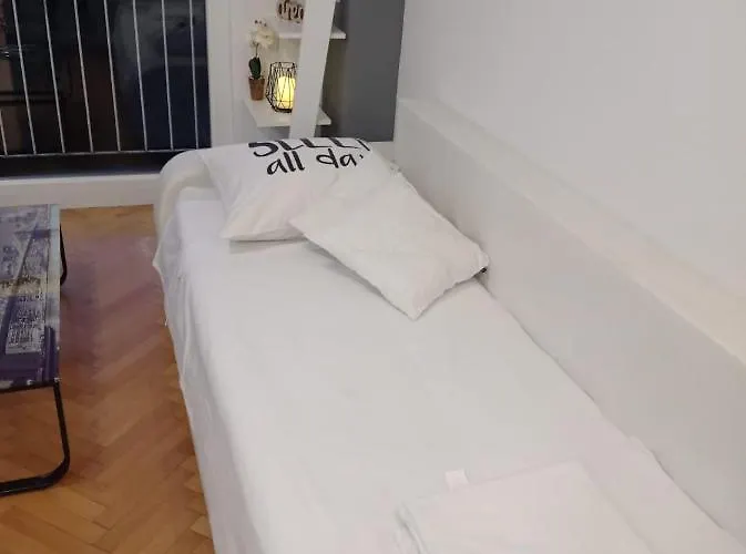 Victoria Split